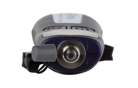 Прибор позволяет визуально найти место повреждения оптического волокна или наличия потерь.
Дальность действия - до 15км.